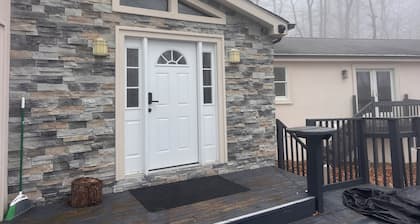Spacious 5-bedroom house with AC, WiFi in welcoming Tobyhanna