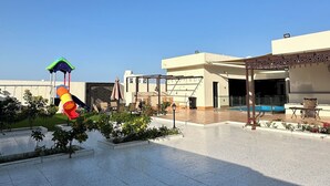 حمام سباحة