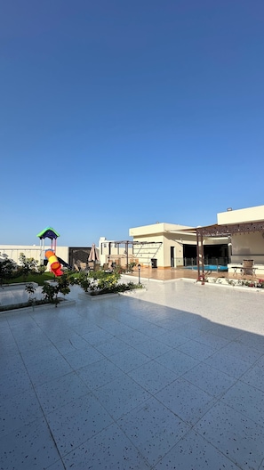 Pool - chalet peoni is located in sur /Qalhat which is beteen wadi shab and sur city (Sur)