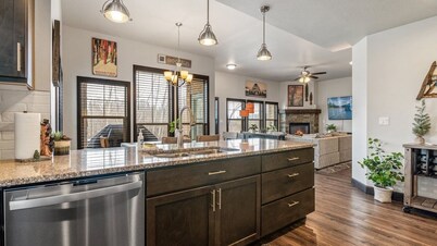 Cozy Getaway at The Lazy Bear Lodge: 3BR/2BA in Dover, ID!