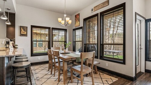 Cozy Getaway at The Lazy Bear Lodge: 3BR/2BA in Dover, ID!