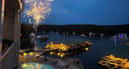 Lakefront Parkview Bay Condo/Amazing Views/Boat Slip