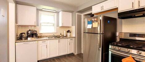 Mikroaaltouuni, uuni, liesi, astianpesukone