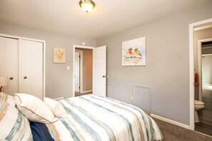 2 Schlafzimmer, Schreibtisch, Bügeleisen/Bügelbrett, WLAN