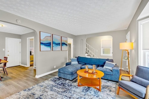 3 bed S Euclid
NEW ON VRBO DISCOUNTED PRICE, EXCELLENT REVIEWS OTHER PLATFORMS