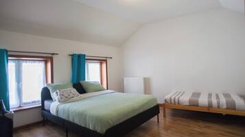 2 Schlafzimmer, BĂŒgeleisen/BĂŒgelbrett, WLAN, BettwĂ€sche