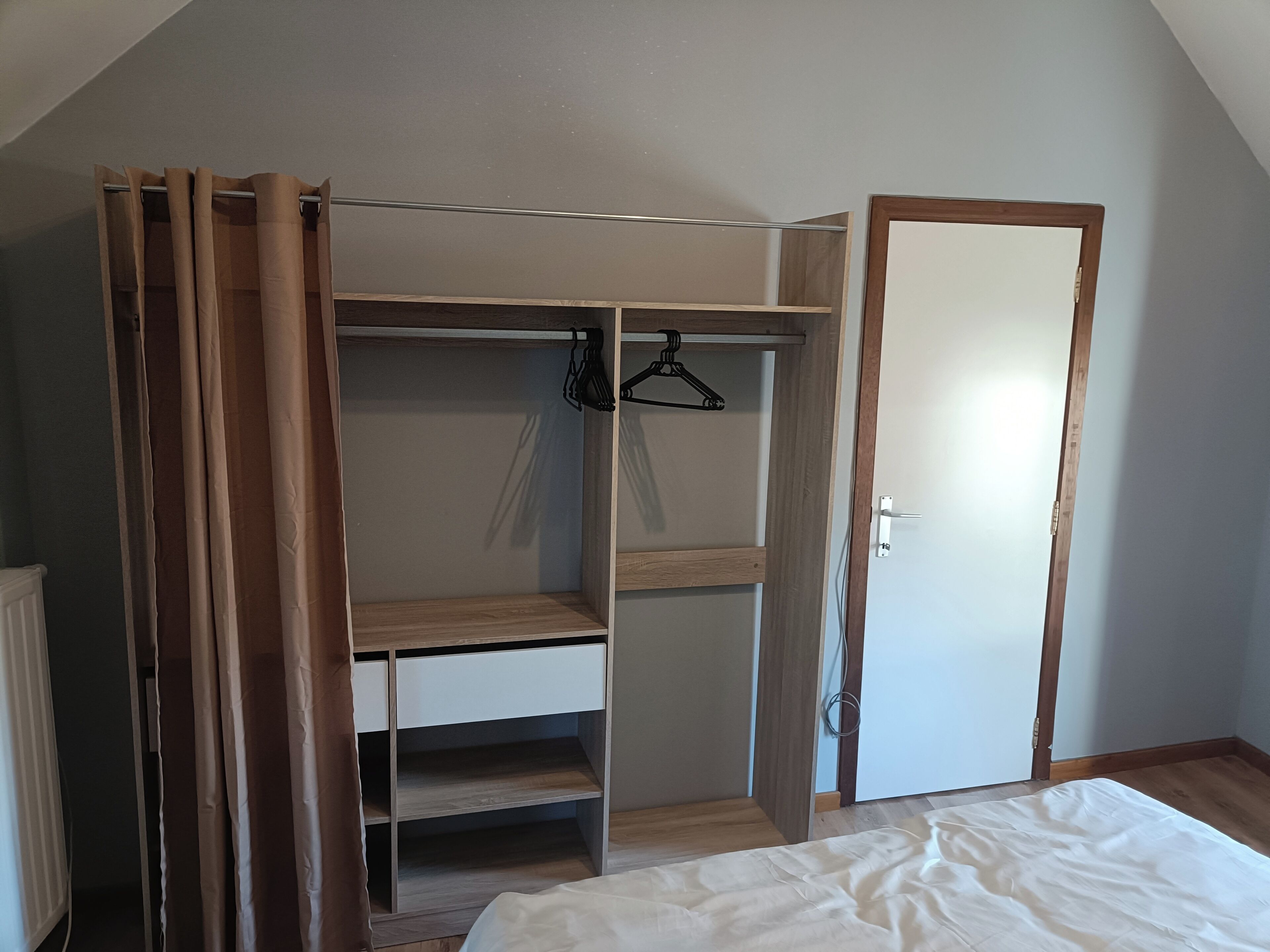 2 chambres, fer et planche à repasser, Wi-Fi, draps fournis