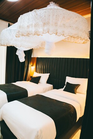 Frette Italian sheets, premium bedding, pillow-top beds, minibar