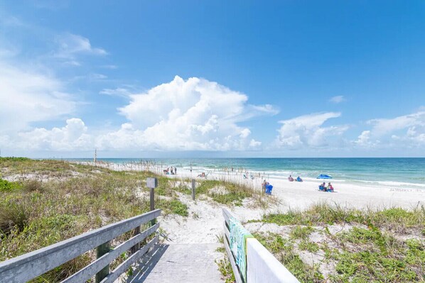 Beach nearby - Spanish Villa Suite 52 (Indian Rocks Beach)