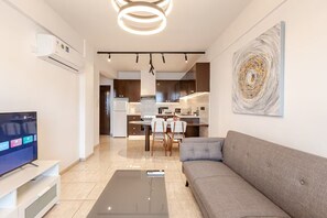 Smart TV - Seaside View 1-bedroom apartment! (Larnaca)