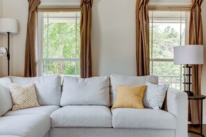 Smart TV, computer monitors - Spacious Oasis with heated pool/spa, covered patio, office & near Lake Norman (Mooresville)
