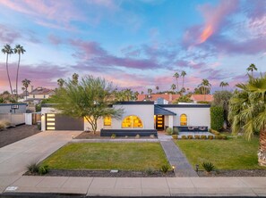 Exterior - Scottsdale Luxe – Near Kierland, Golf & Mayo – Heated Pool, Spa, Putting & Games (Scottsdale)