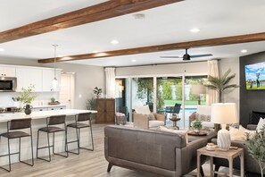 Interior - Scottsdale Luxe – Near Kierland, Golf & Mayo – Heated Pool, Spa, Putting & Games (Scottsdale)