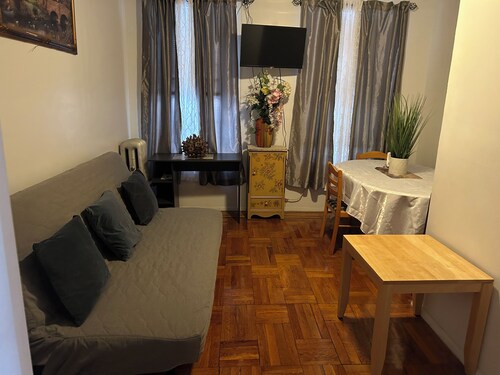 Charming apartment with Heat &AC and WiFi in fantastic city