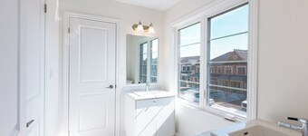 Beautiful Corner Unit Town in Whitby W/Parking - Bright Spacious Open Layout