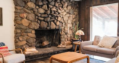Scenic 2-bedroom cabin w/ mountain views, WiFi, 3 ski areas nearby