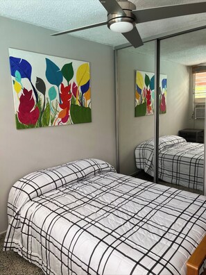 4 habitaciones, tabla de planchar con plancha, wifi y ropa de cama