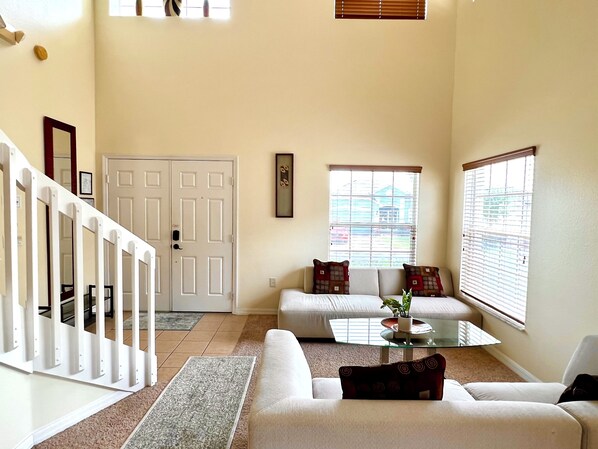 Smart TV - Spacious 4BR Home in Gated Community; Great for Families (Davenport)