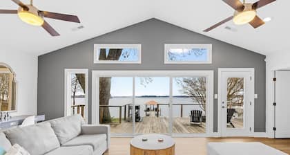 Covered Dock, King Suite, Modern Design, & Kayaks