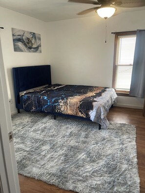 3 bedrooms, iron/ironing board, WiFi, bed sheets - Historical 3-bedroom house in welcoming Waterloo with WiFi and ADT security.  (Waterloo)