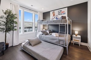 5 bedrooms, iron/ironing board, free WiFi, bed sheets