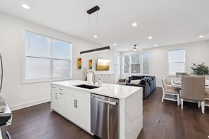 Unclassified image, 2 of 73, button