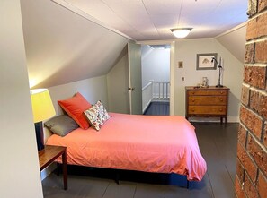 4 makuuhuonetta, silitysrauta/-lauta, Wi-Fi, vuodevaatteet