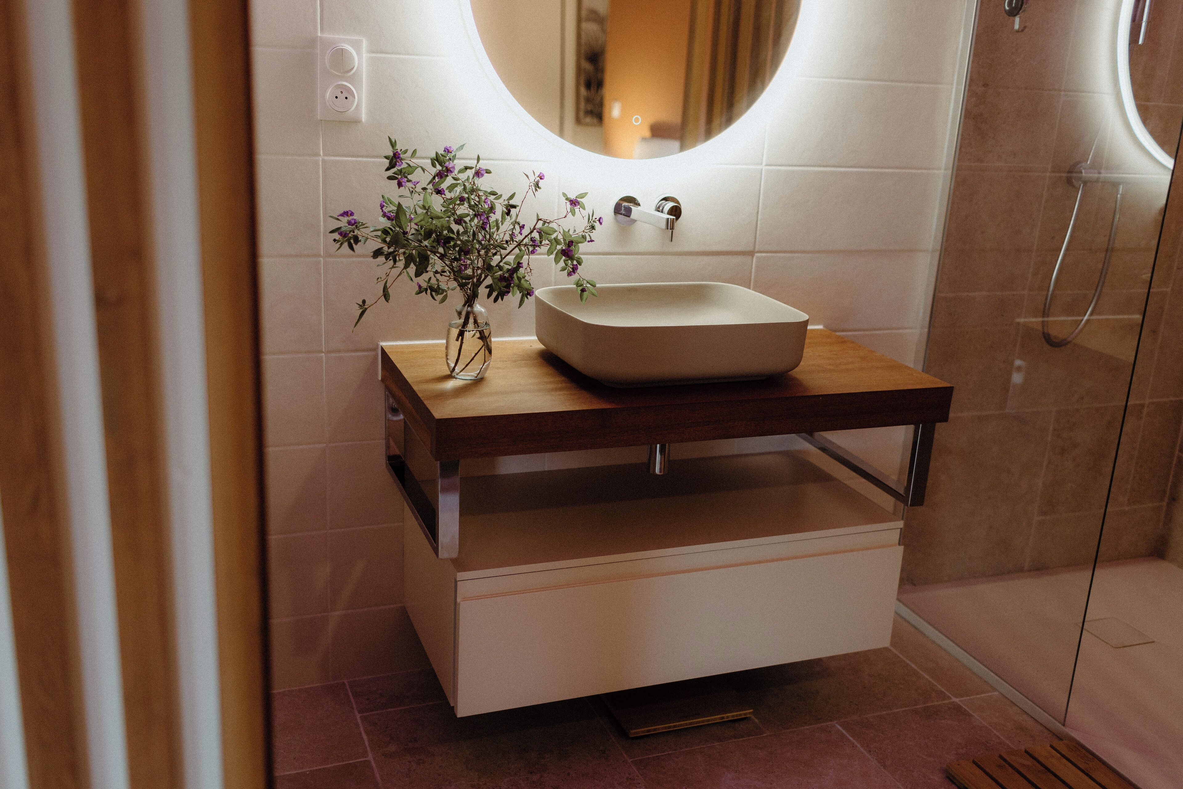 Serviettes fournies, savon, papier toilette