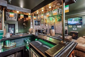 Bar (on property) - Hot Tub in Downtown! Stunning Design & Features (Nashville)