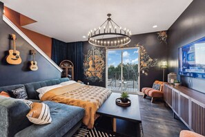 4 habitaciones, tabla de planchar con plancha, wifi y ropa de cama 