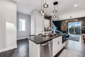 Refrigerador, microondas, horno, placa de cocina