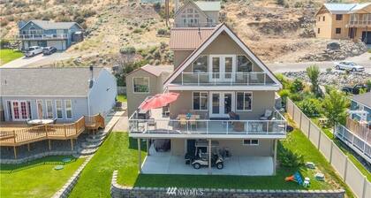 Sun Cove - Lake Entiat Getaway - 3 bedroom + loft with lake views!