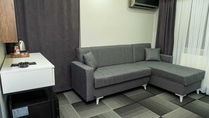 ห้องแฟมิลี่, หลายห้องนอน, อ่างน้ำร้อน | เครื่องนอนระดับพรีเมียม, เตียง Select Comfort, มินิบาร์, โต๊ะทำงาน