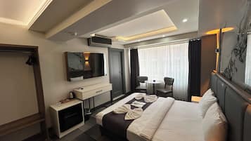 Suite | 1 bedroom, premium bedding, Select Comfort beds, desk