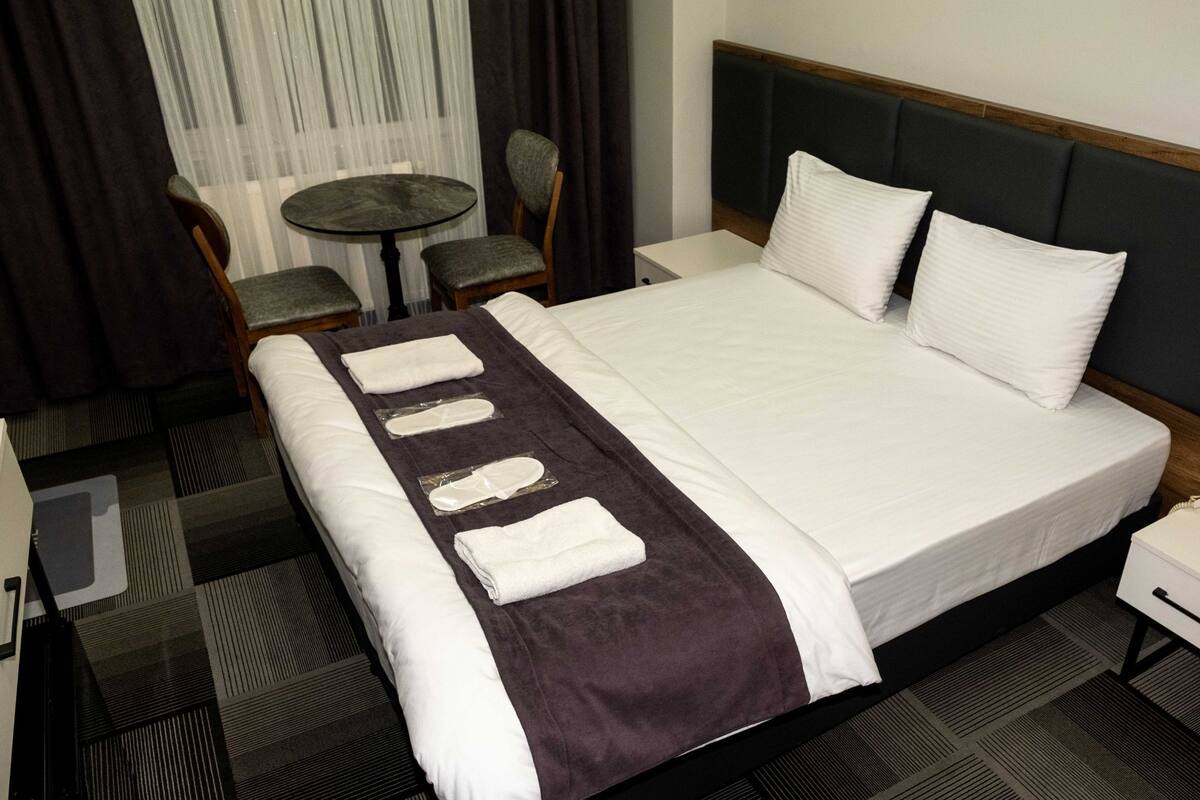 開放式套房 | 高級寢具、Select Comfort 床墊、迷你吧、書桌