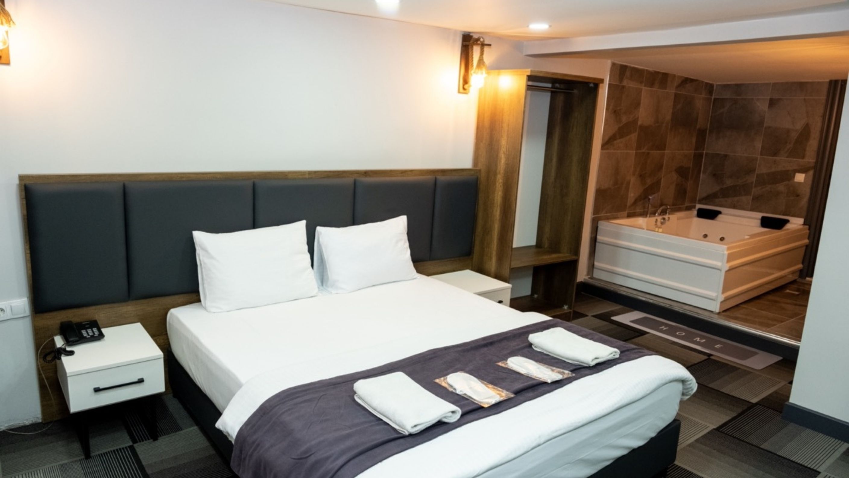 Studio, Jetted Tub | Premium bedding, Select Comfort beds, minibar, desk