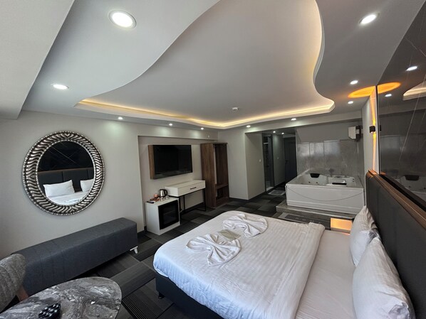 Bộ đồ giường cao cấp, nệm Select Comfort, bàn, bộ trải giường