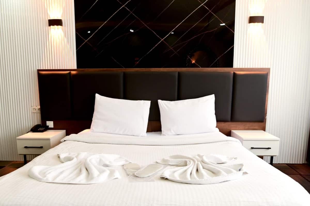 Economy Double Room | Premium bedding, Select Comfort beds, minibar, desk