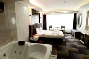 Room, 1 Bedroom, Hot Tub | Premium bedding, Select Comfort beds, minibar, desk - Lizbonia Suite Otel (Istanbul)