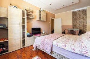 1 bedroom, iron/ironing board, free WiFi, bed sheets