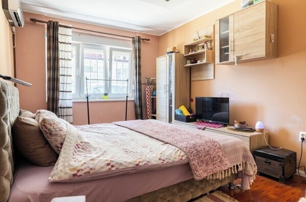 1 bedroom, iron/ironing board, free WiFi, bed sheets