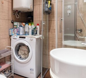 Shower, eco-friendly toiletries, hair dryer, towels