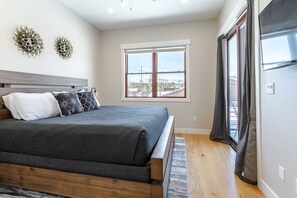 2 habitaciones, escritorio, tabla de planchar con plancha y wifi gratis 