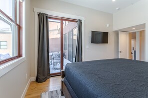 2 bedrooms, desk, iron/ironing board, free WiFi