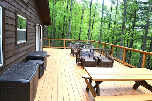 Locust Flats - PET-FRIENDLY MOUNTAIN Cabin = Decks-Views-Firepit