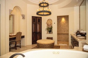 Shower, jetted bath, hair dryer, towels - Beautiful Private Casita in Villas Del Mar, Palmilla (San José del Cabo)