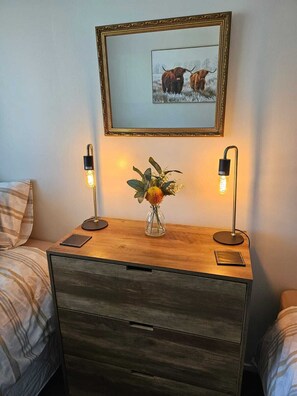 3 slaapkamers, een strijkplank/strijkijzer, gratis wifi, beddengoed