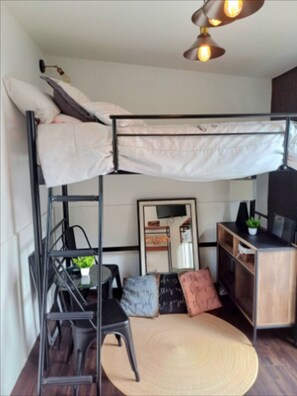1 chambre, bureau, accès au Wi-Fi (inclus), literie fournie