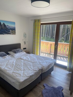 4 bedrooms, iron/ironing board, travel cot, WiFi