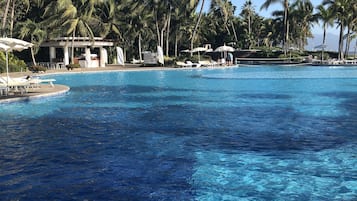 15 outdoor pools, open 9:00 AM to 9:00 PM, free cabanas, pool umbrellas